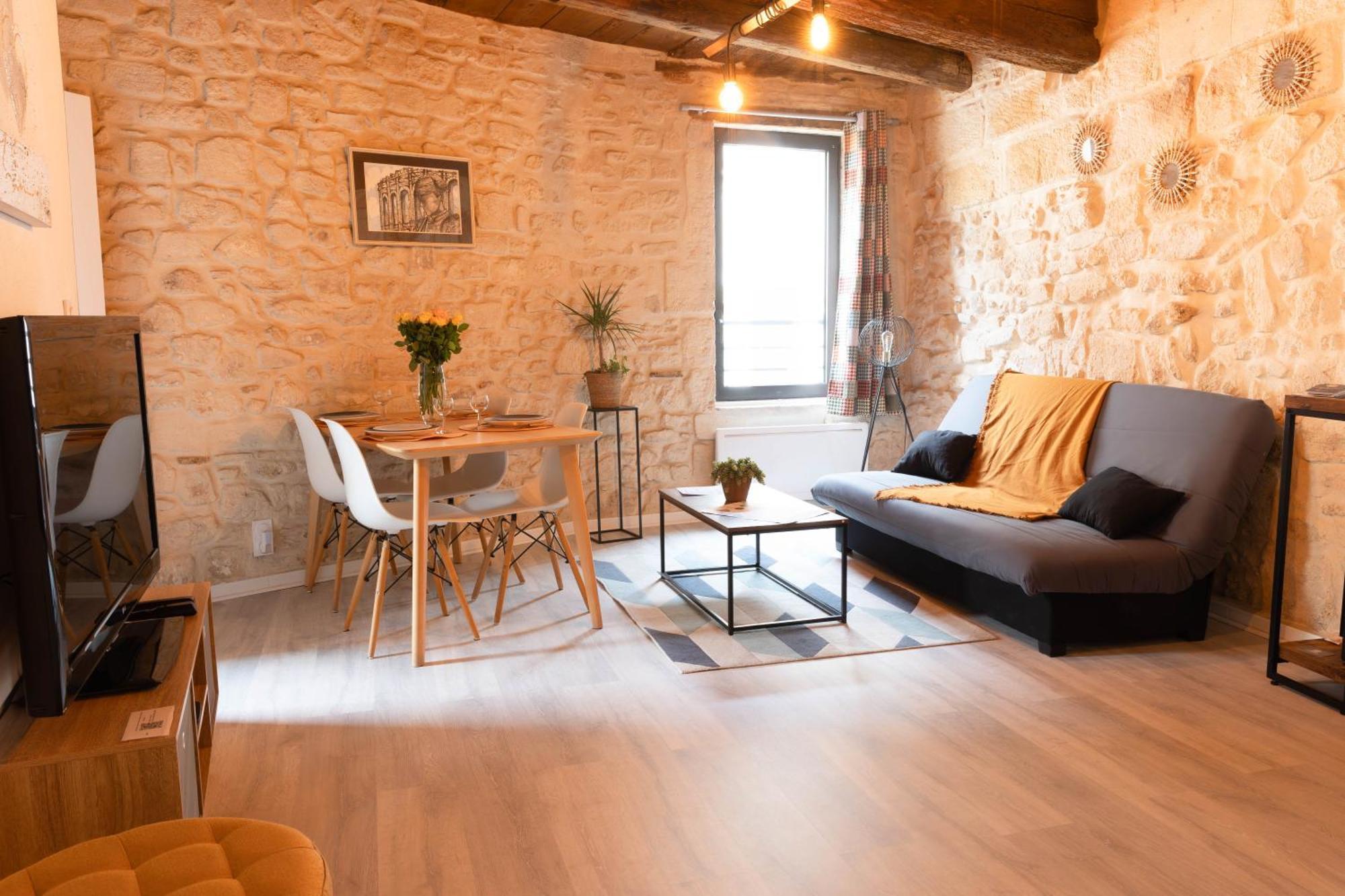 Immeuble 3 Apparts Centre Historique St Gilles Maisoncarreeconciergerie Saint-Gilles  Exteriér fotografie